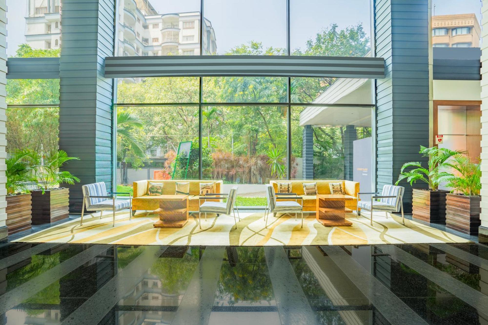 Hotel Courtyard By Marriott Hajdarábád Exteriér fotografie The lobby of the hotel