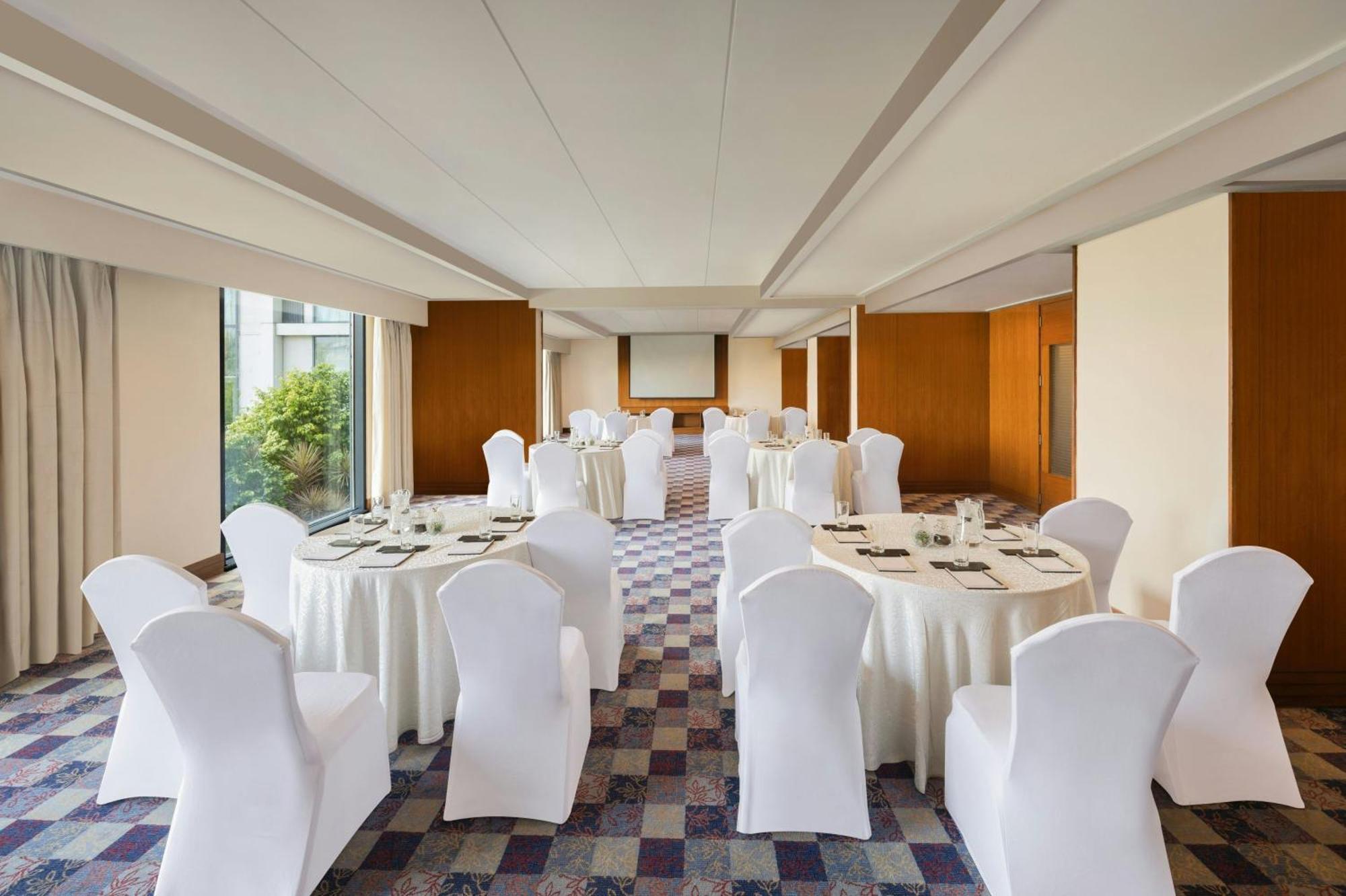 Hotel Courtyard By Marriott Hajdarábád Exteriér fotografie Meeting room