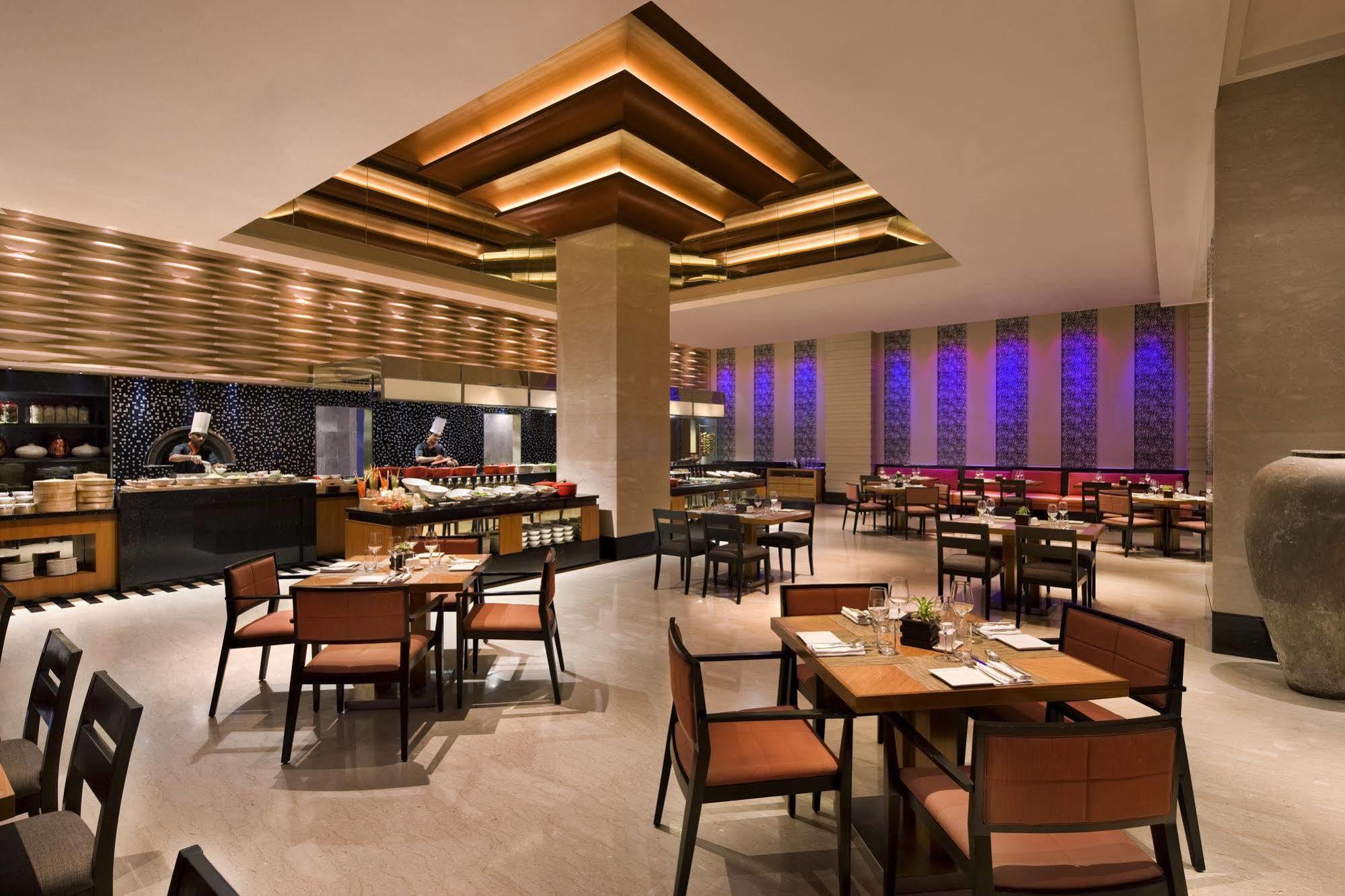 Hotel Courtyard By Marriott Hajdarábád Exteriér fotografie The restaurant